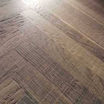 Le tre spine in parquet di legno